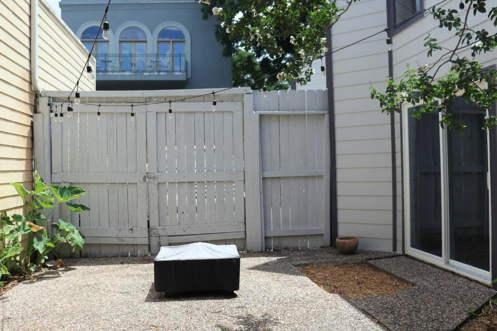 2 Bdr With Workspace & Patio In Montrose Villa Houston Exterior foto